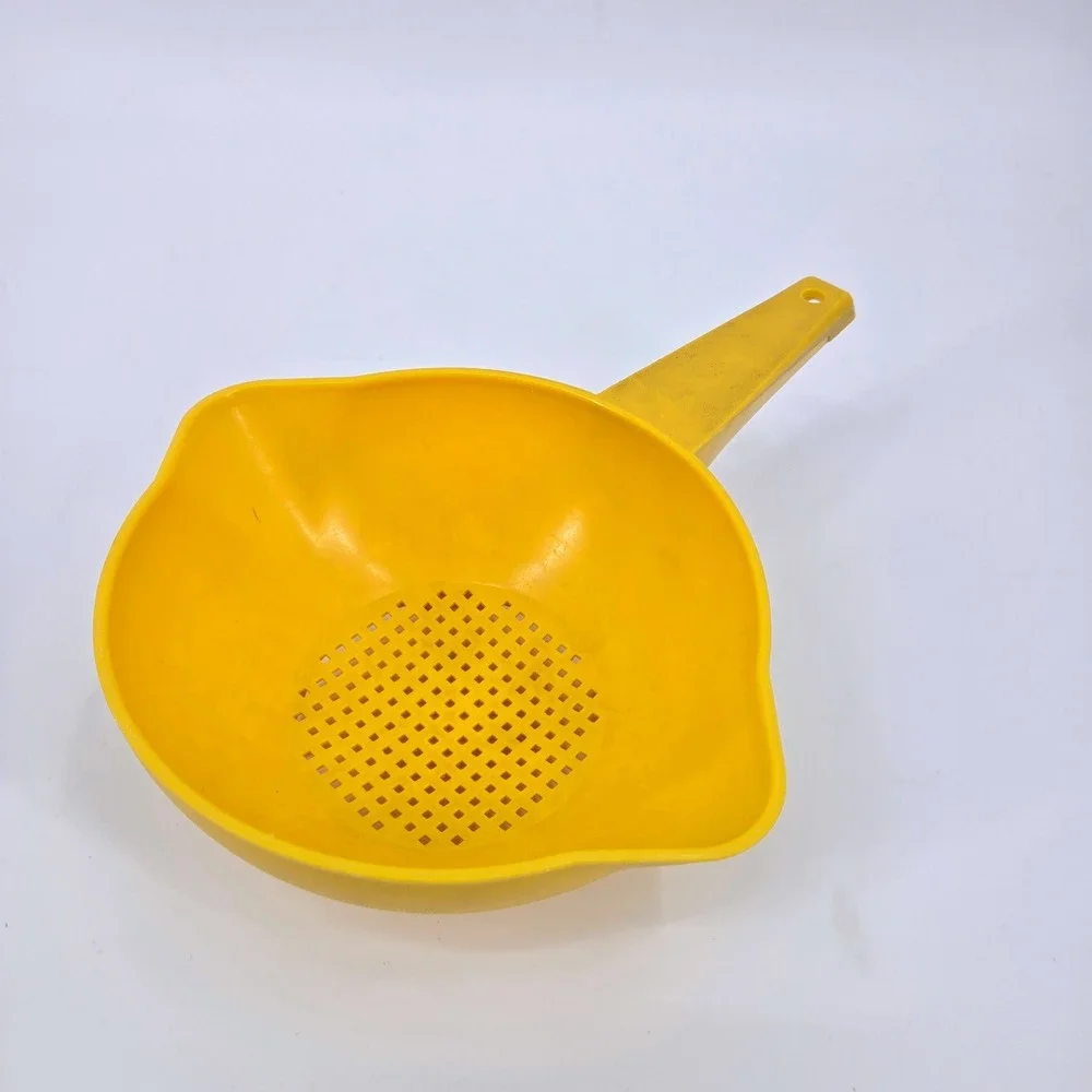 Vintage Tupperware #1200 Yellow 1‎ Quart Colander Strainer with Handle